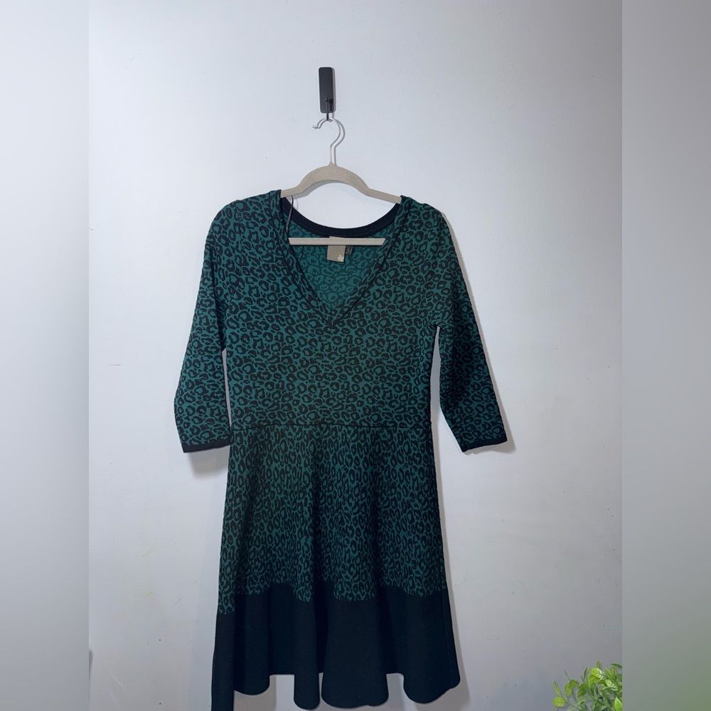 Taylor Women’s Green Leopard/Animal Print Sweater Dress Size Large EUC